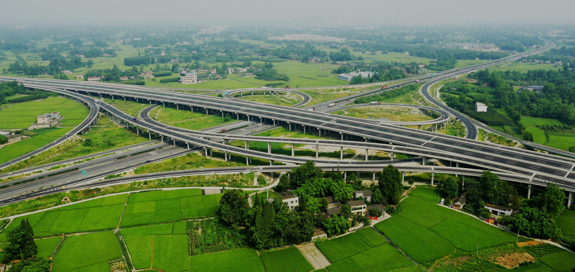 以百年基业为梦，以群策之力铸帆，建一项工程，竖一座丰碑